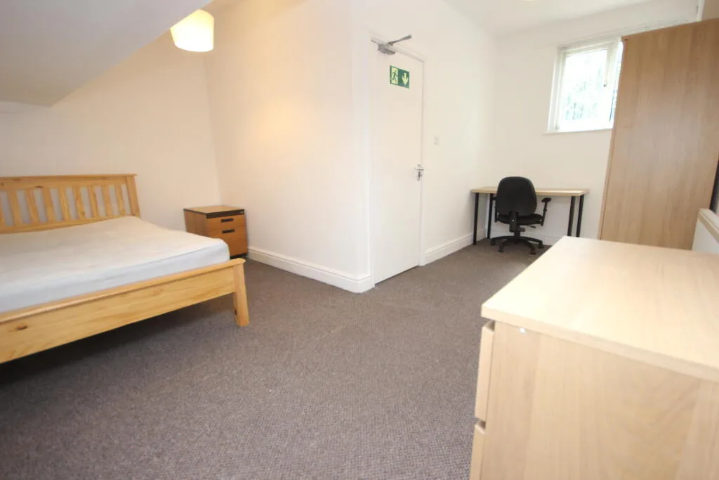 8 bedroom terraced house for rent