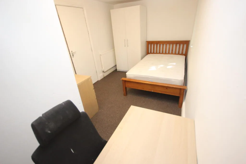 8 bedroom terraced house for rent