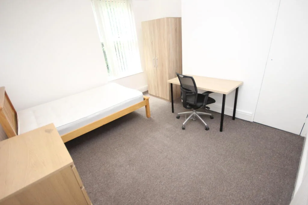 8 bedroom terraced house for rent
