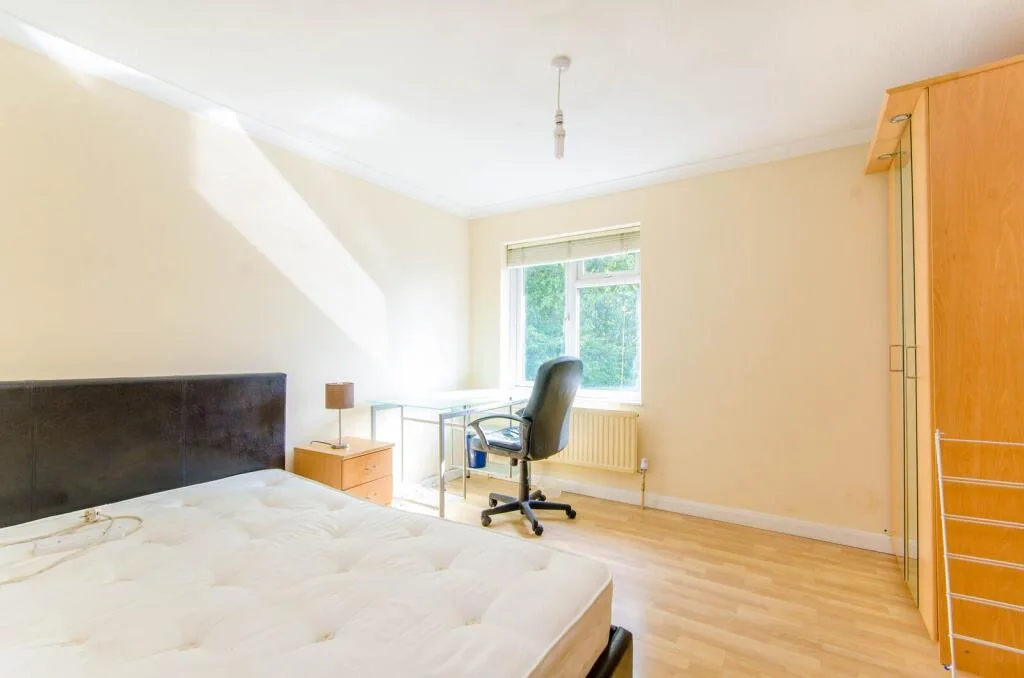 4 bedroom end of terrace house for rent