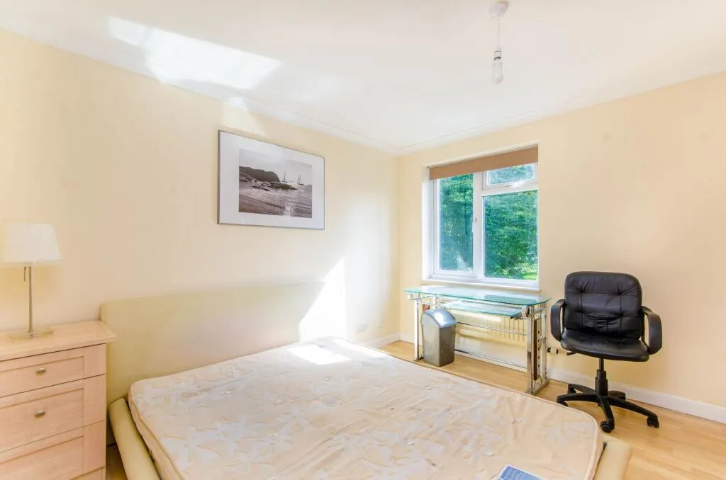 4 bedroom end of terrace house for rent