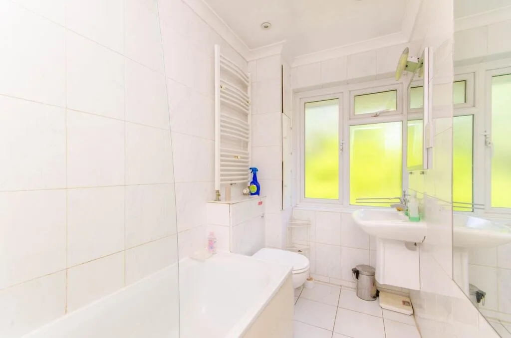 4 bedroom end of terrace house for rent