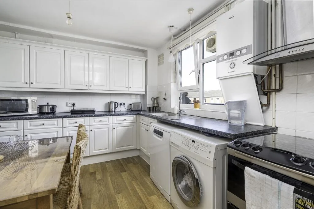 2 bedroom maisonette for rent