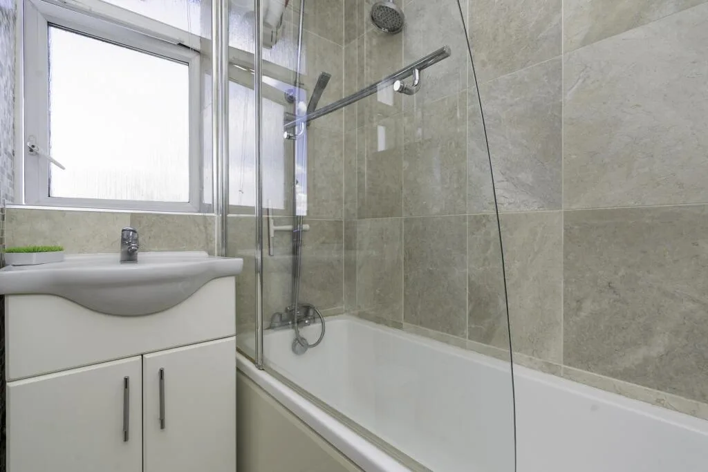 2 bedroom maisonette for rent