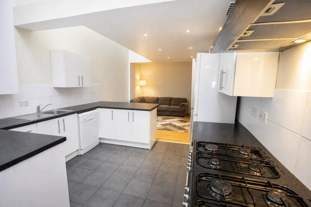 6 bedroom house for rent