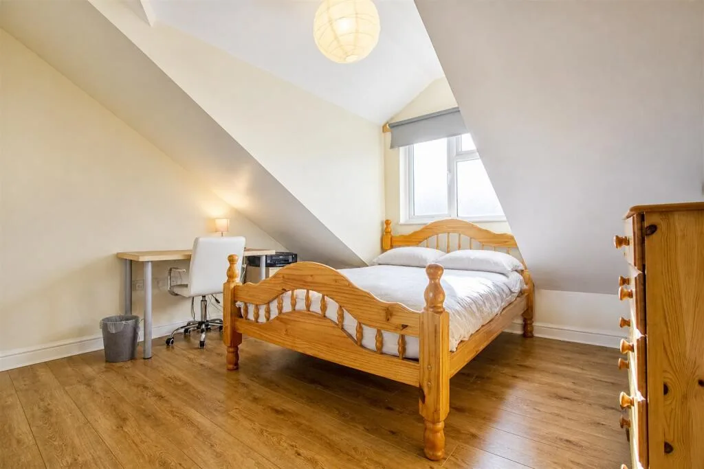 6 bedroom house for rent