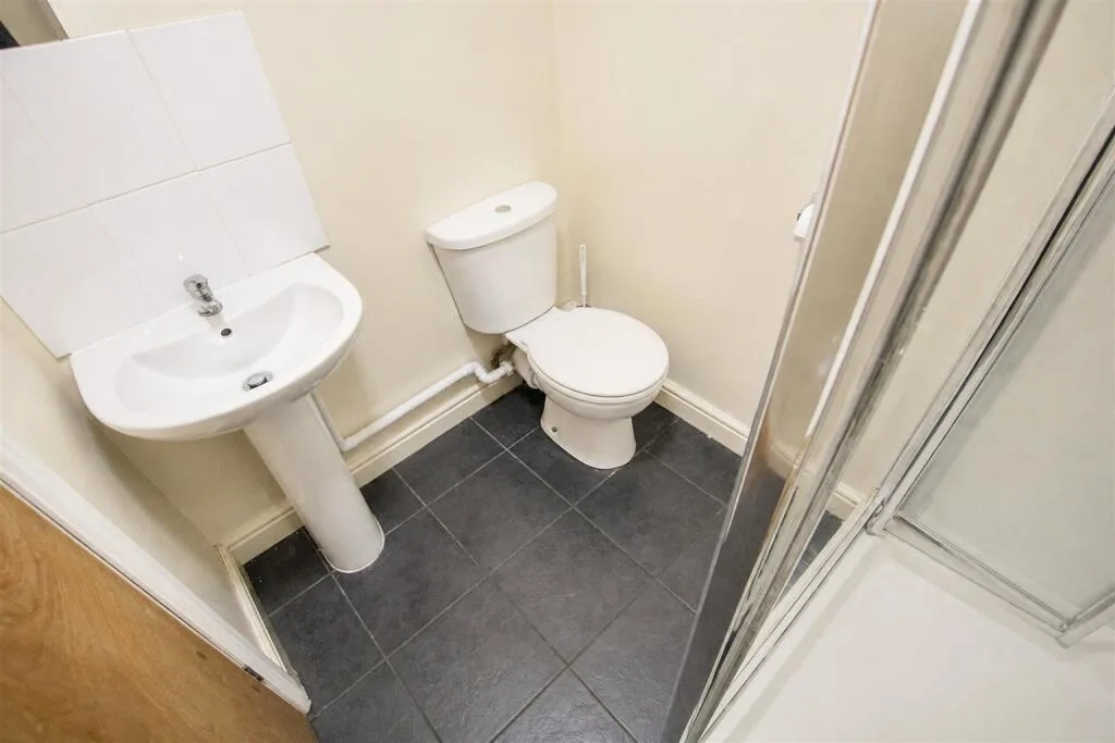 6 bedroom house for rent