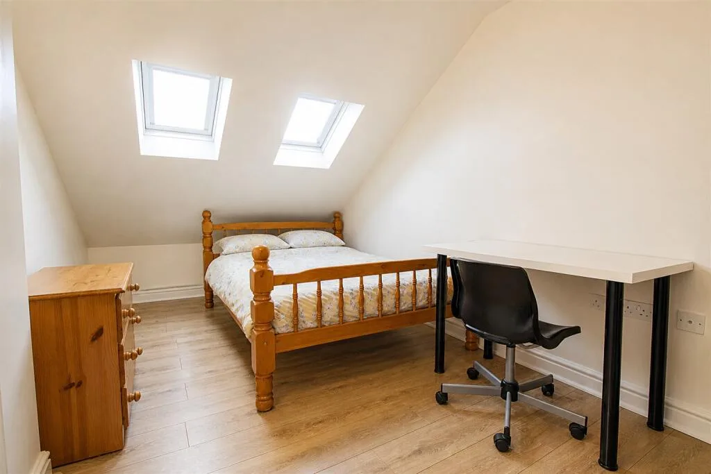 6 bedroom house for rent