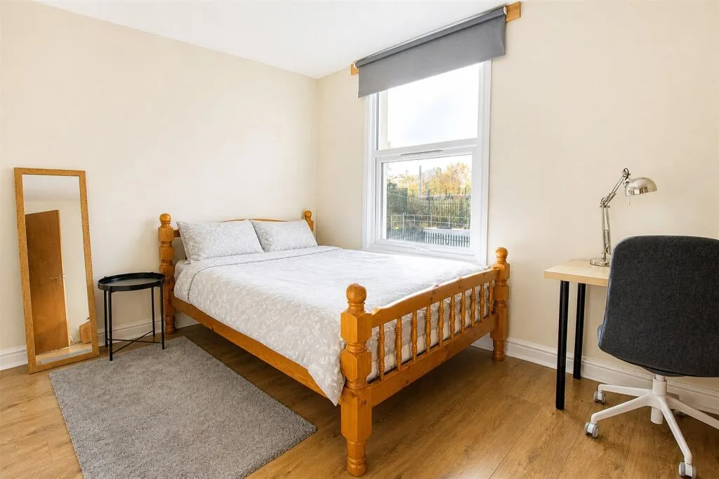 6 bedroom house for rent