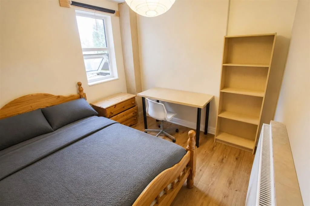 6 bedroom house for rent