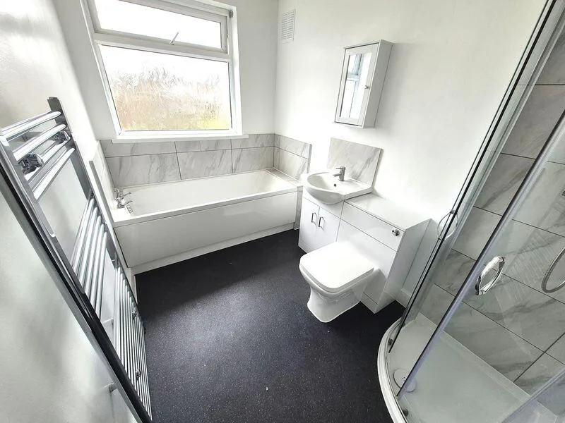 3 bedroom semi-detached house for rent