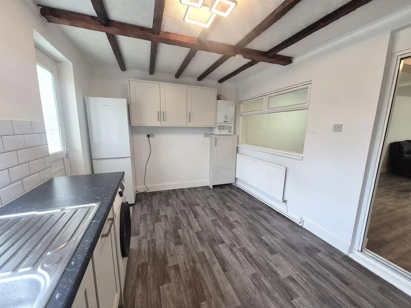 3 bedroom semi-detached house for rent