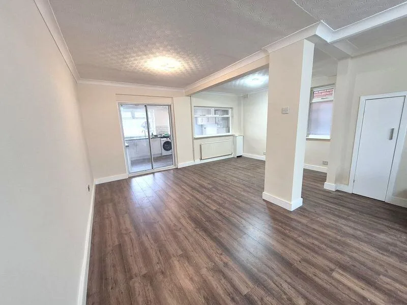 3 bedroom semi-detached house for rent