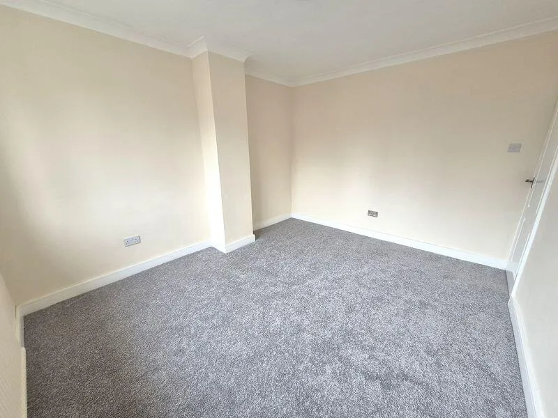 3 bedroom semi-detached house for rent