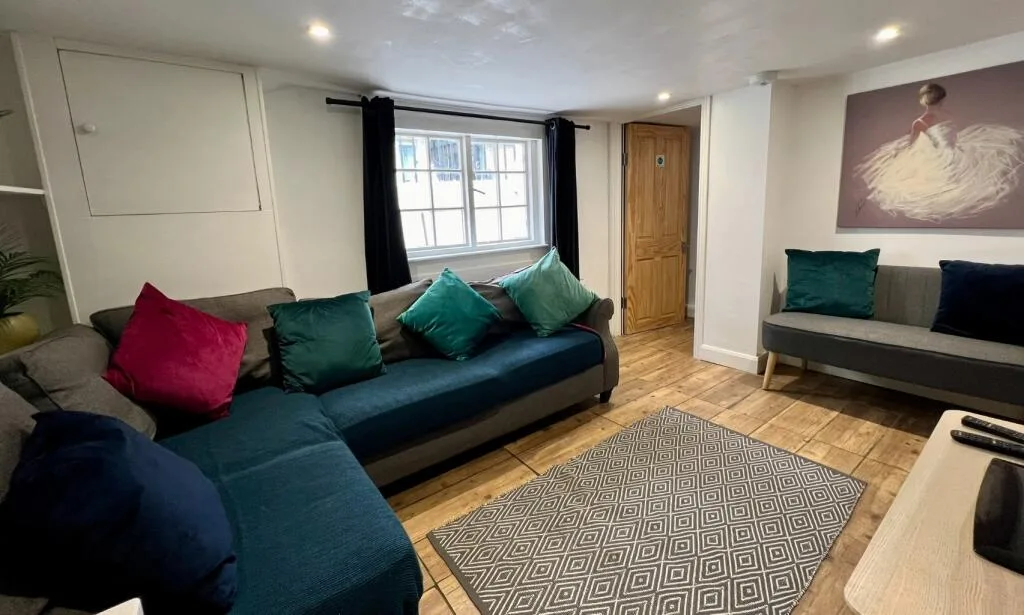 5 bedroom terraced house for rent