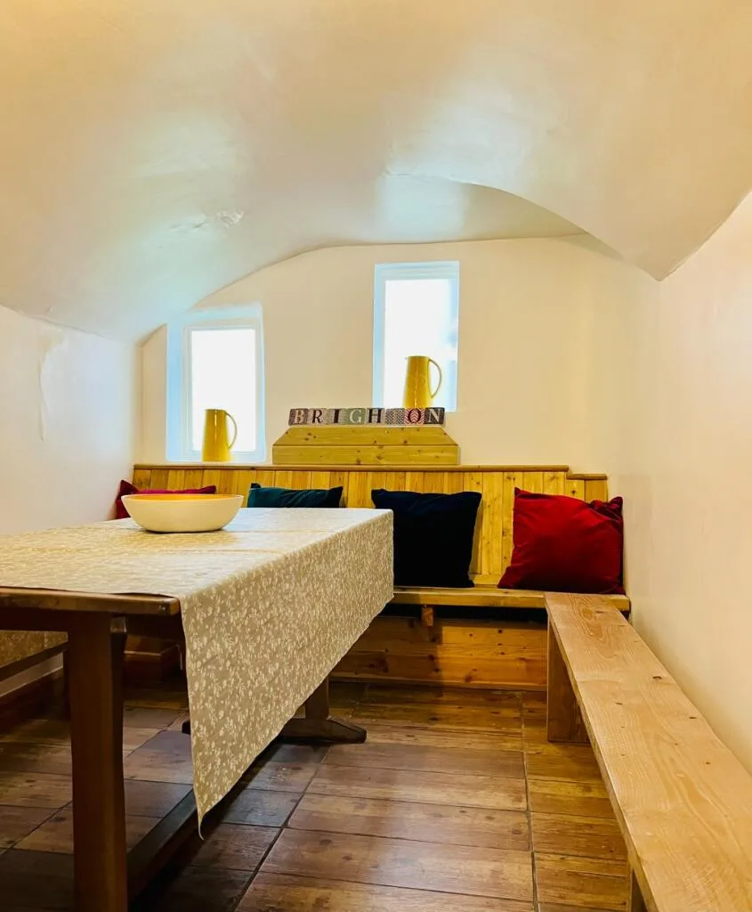 5 bedroom terraced house for rent