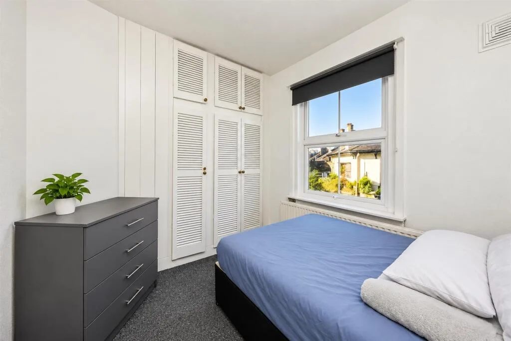 4 bedroom end of terrace house for rent