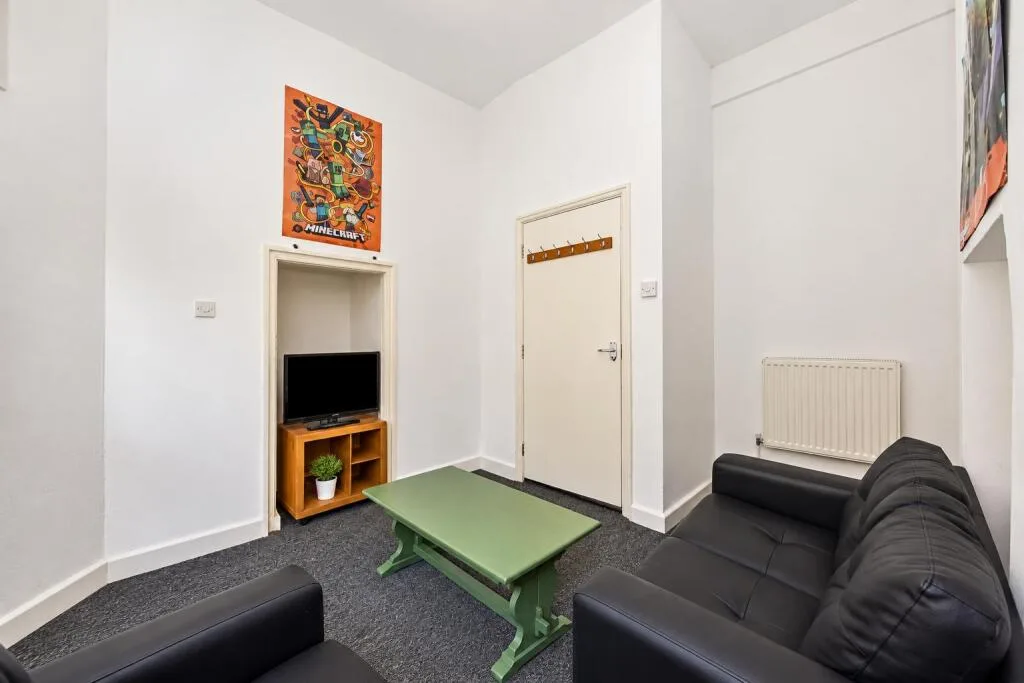 4 bedroom end of terrace house for rent