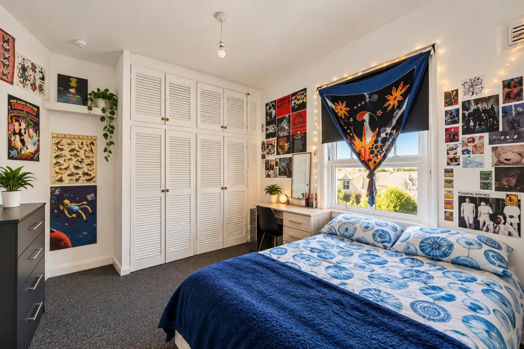 4 bedroom end of terrace house for rent