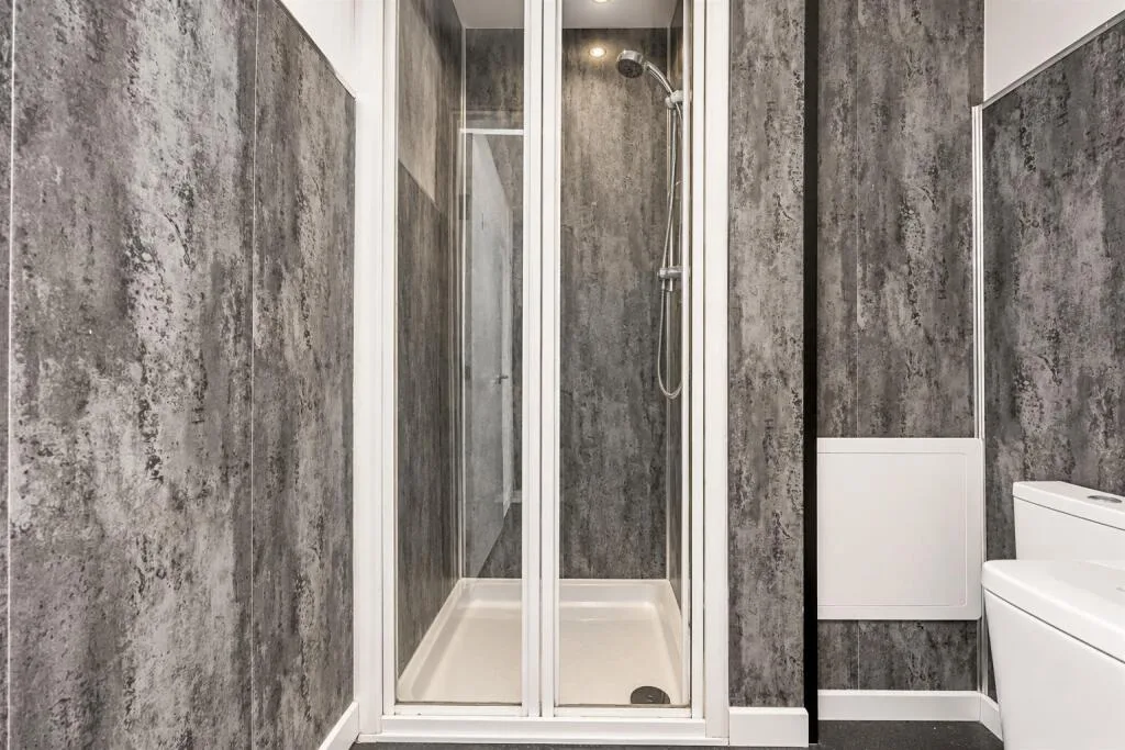 4 bedroom end of terrace house for rent