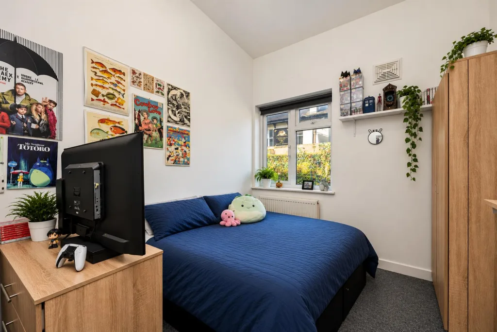 4 bedroom end of terrace house for rent