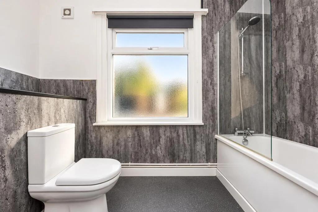 4 bedroom end of terrace house for rent