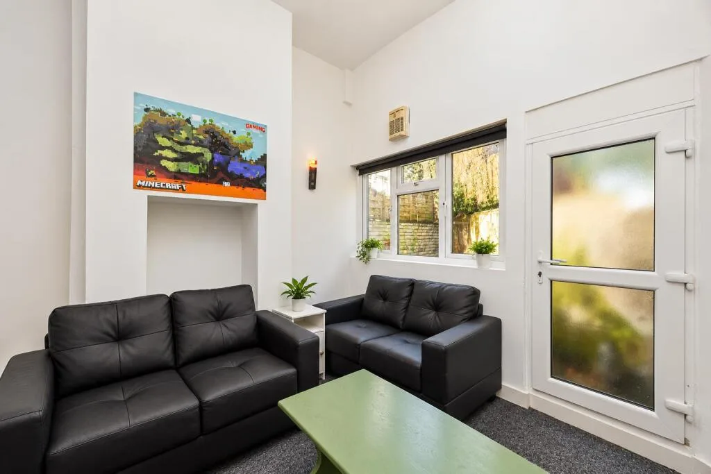 4 bedroom end of terrace house for rent