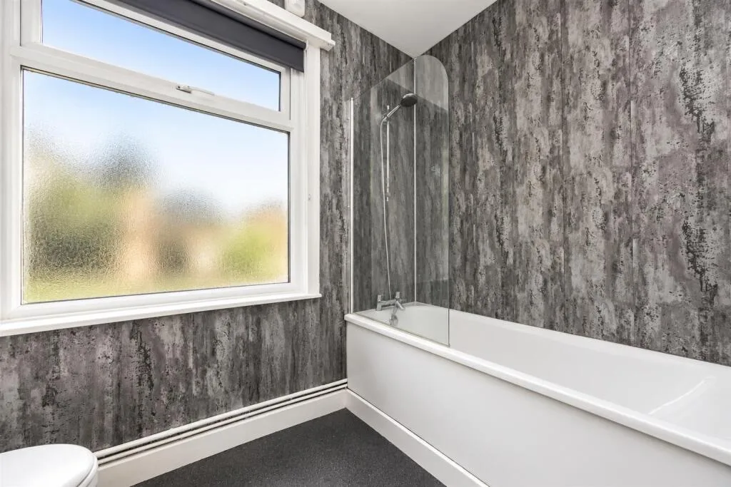 4 bedroom end of terrace house for rent