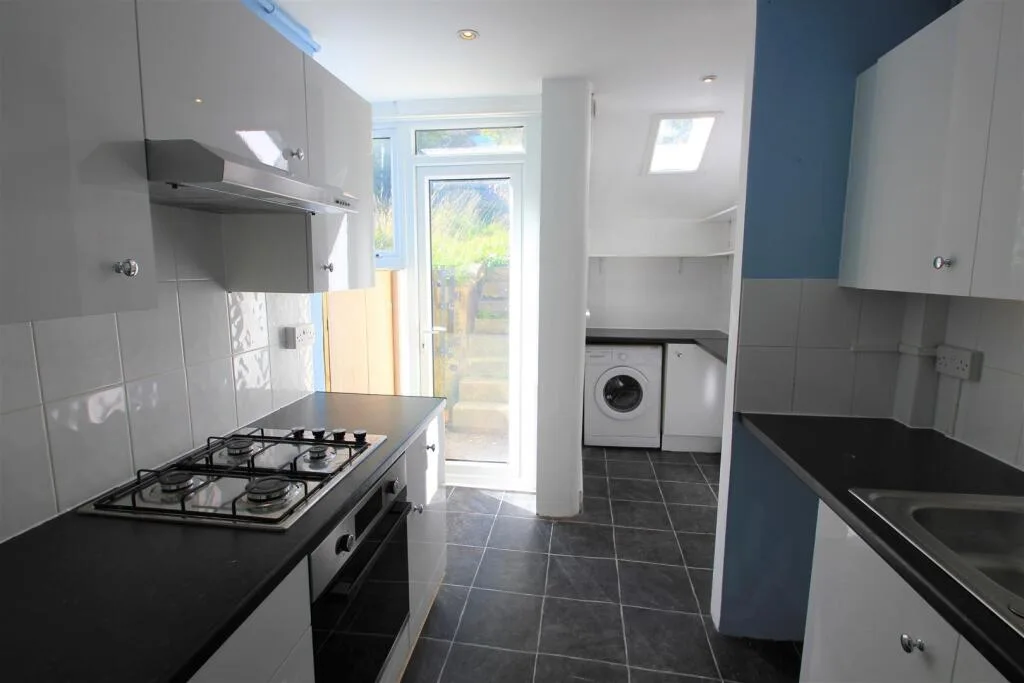4 bedroom terraced house for rent