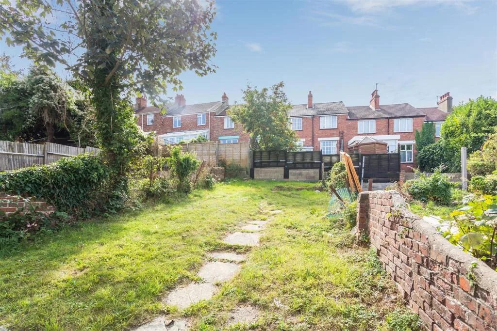 4 bedroom terraced house for rent