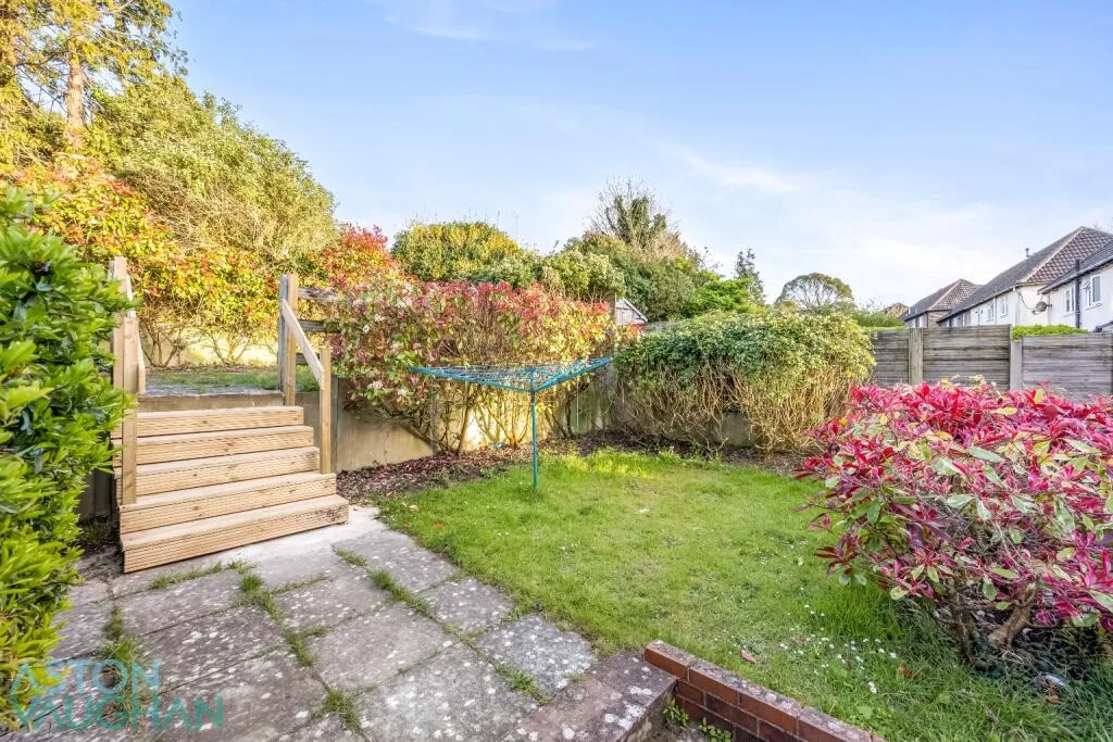 5 bedroom semi-detached house for rent