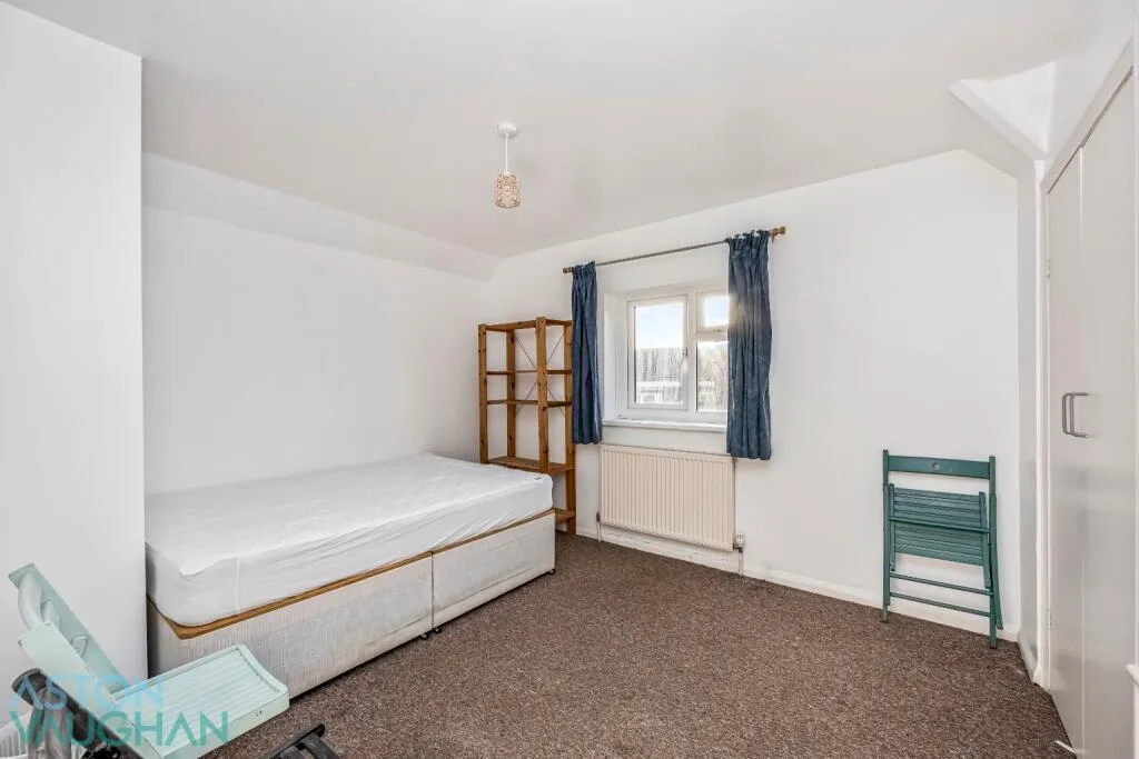 5 bedroom semi-detached house for rent