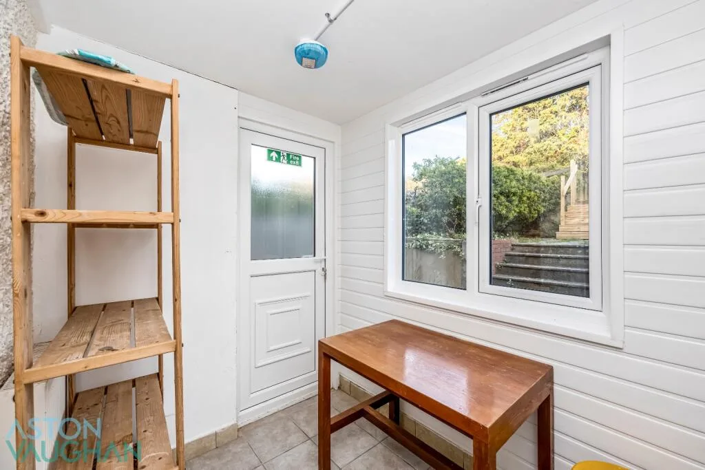 5 bedroom semi-detached house for rent