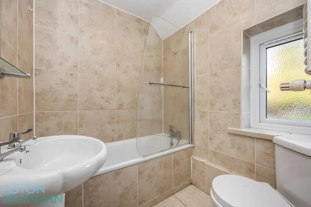 5 bedroom semi-detached house for rent