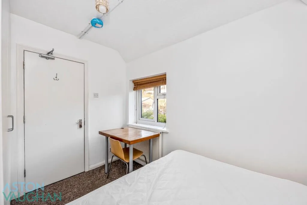 5 bedroom semi-detached house for rent