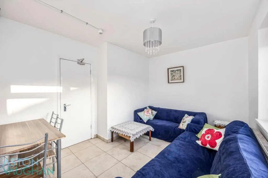 5 bedroom semi-detached house for rent