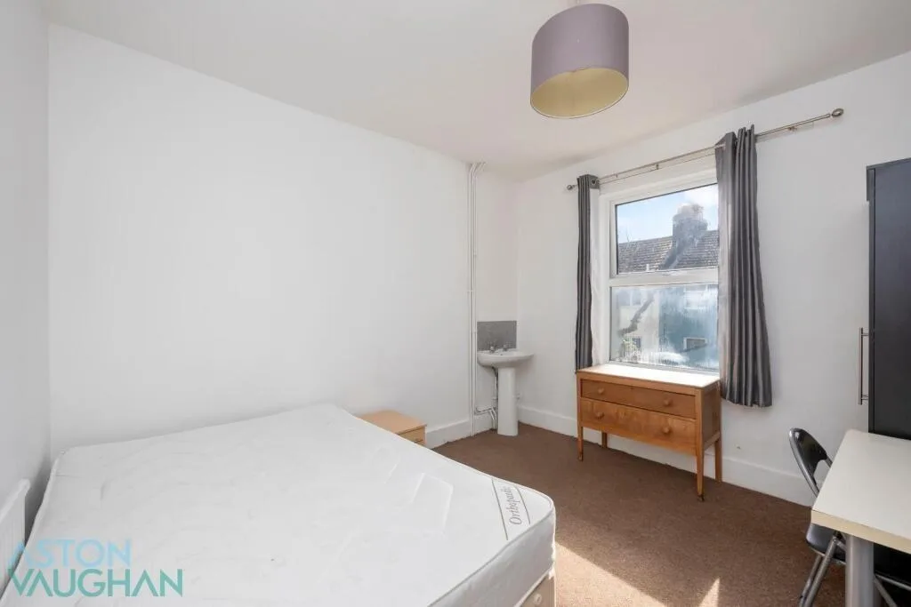 5 bedroom terraced house for rent