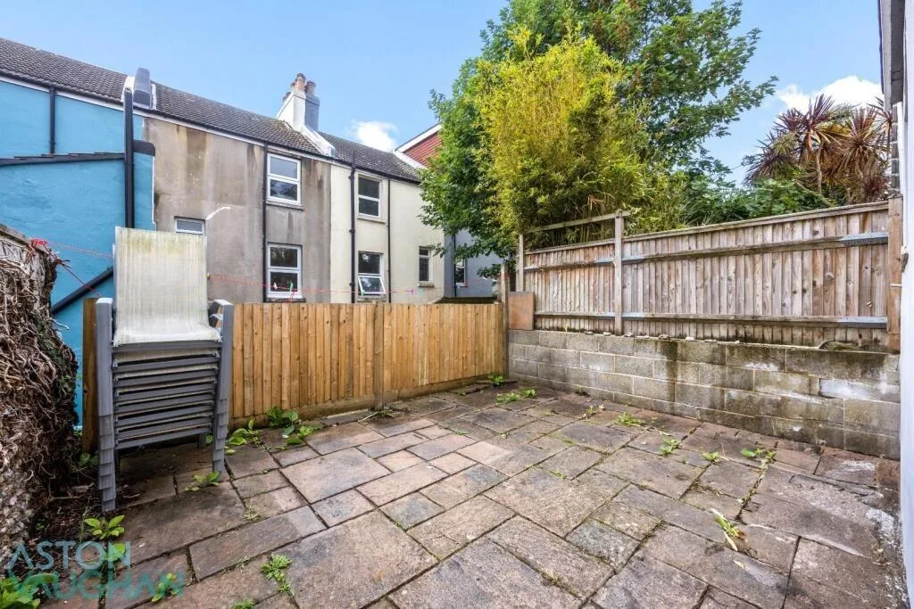 5 bedroom terraced house for rent