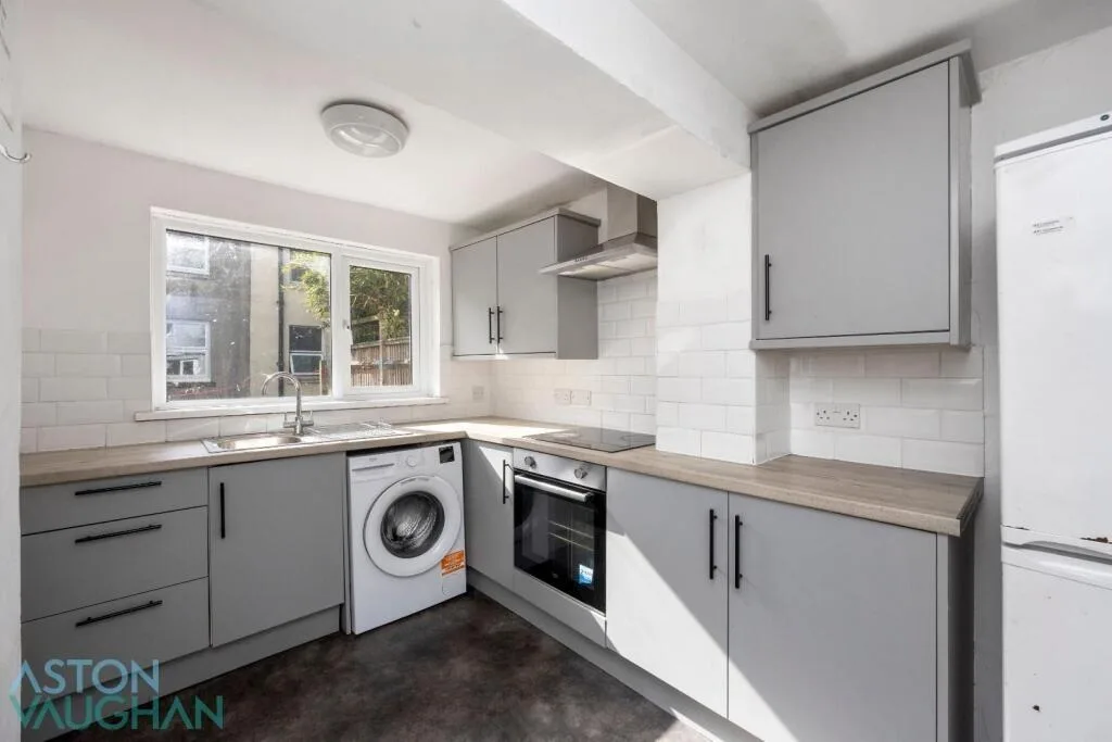 5 bedroom terraced house for rent