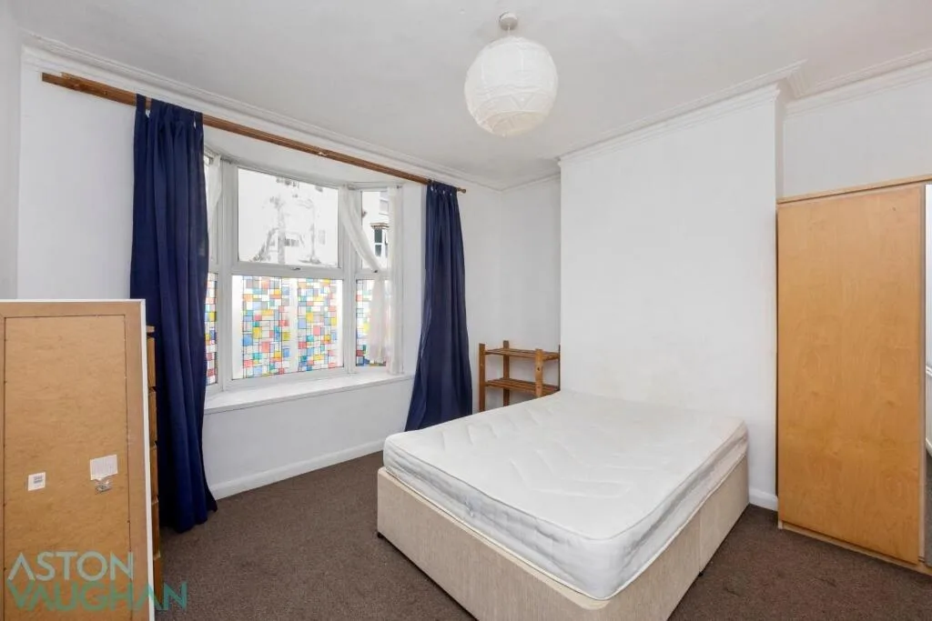5 bedroom terraced house for rent