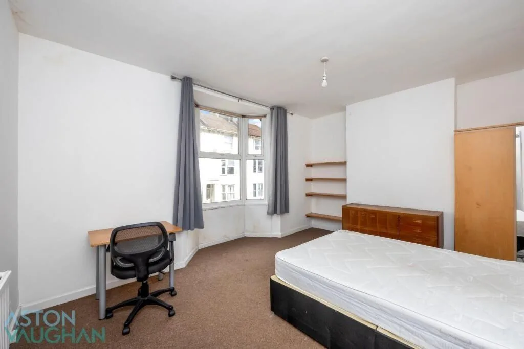 5 bedroom terraced house for rent