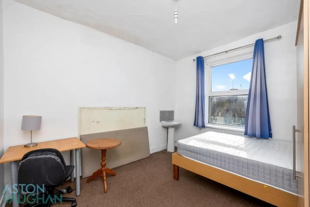 5 bedroom terraced house for rent