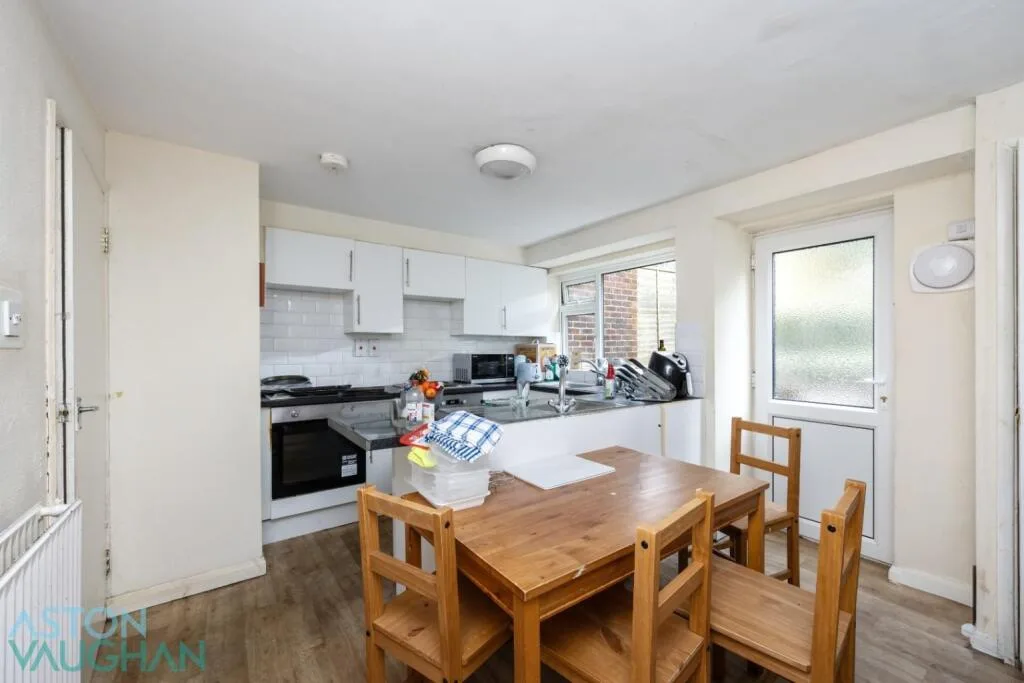 6 bedroom terraced house for rent
