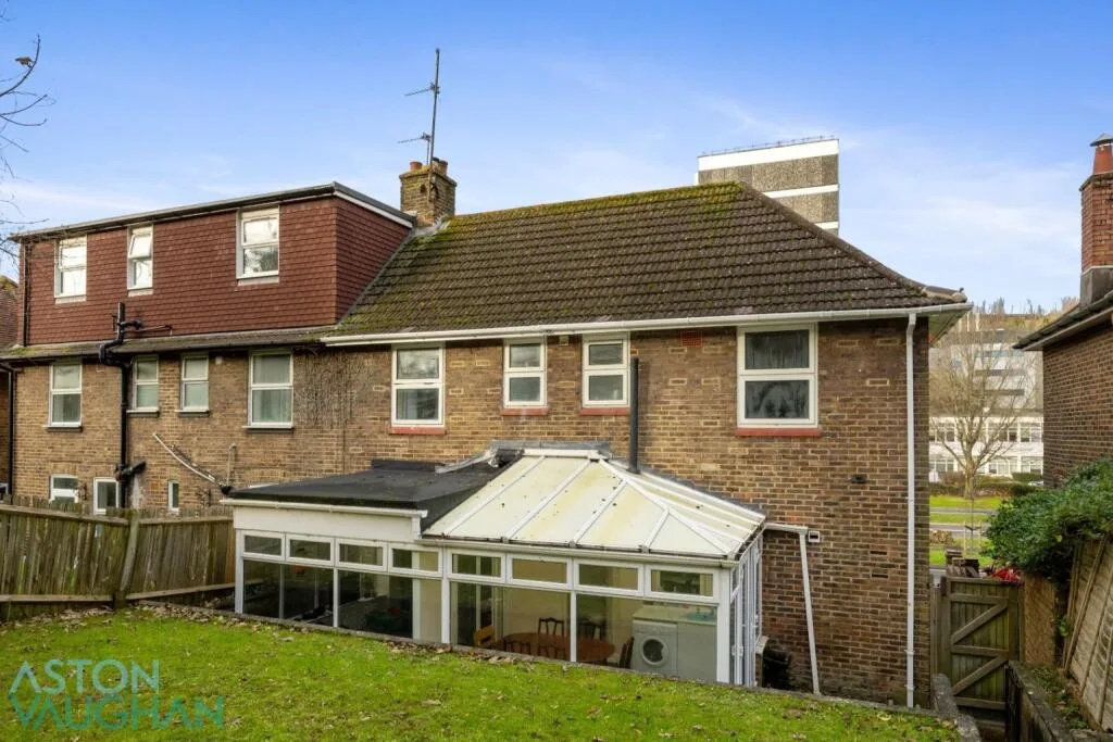 5 bedroom semi-detached house for rent