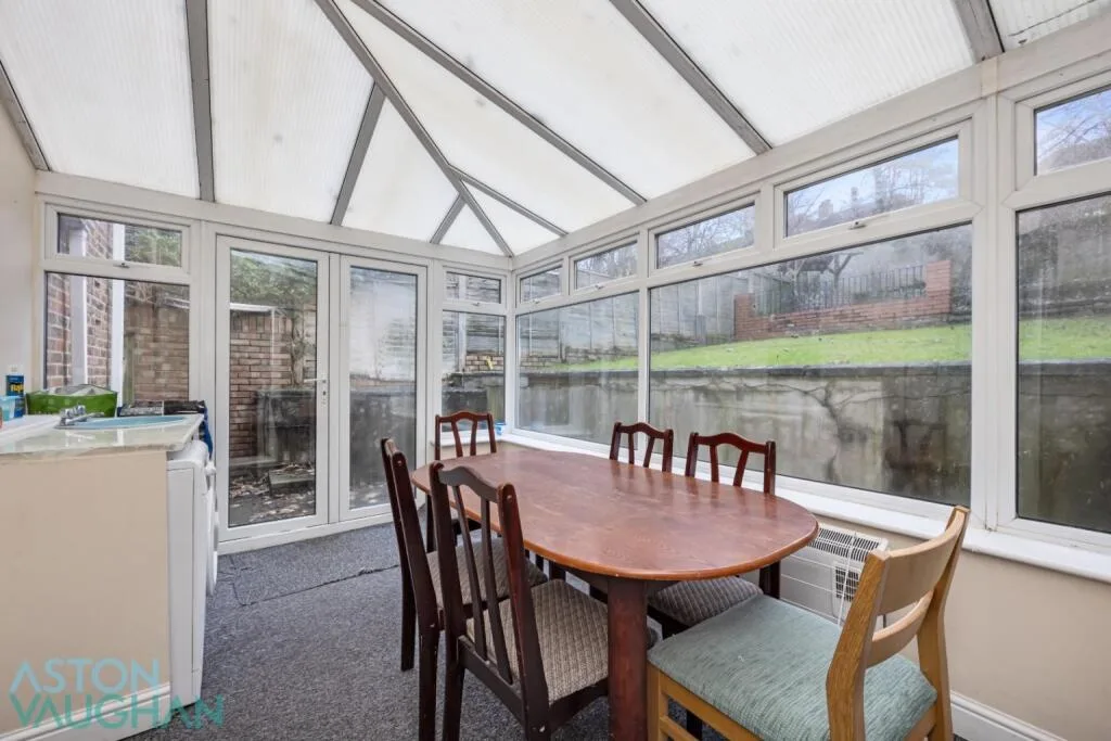 5 bedroom semi-detached house for rent