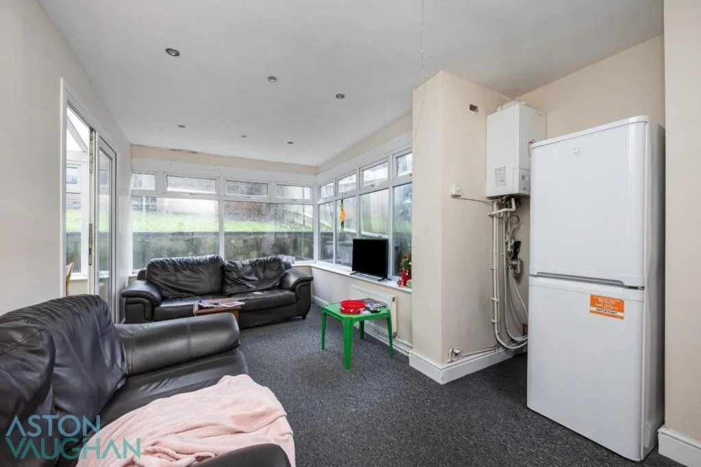 5 bedroom semi-detached house for rent