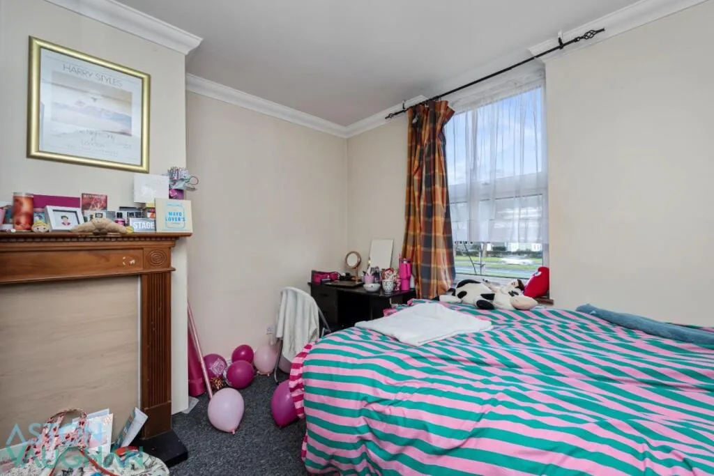 5 bedroom semi-detached house for rent