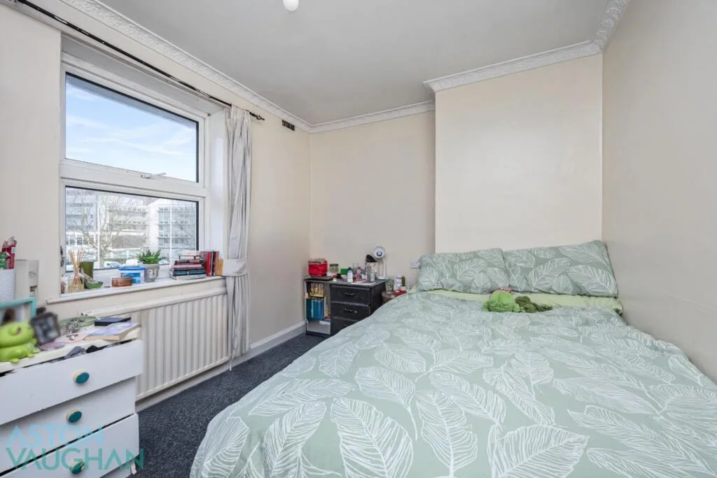 5 bedroom semi-detached house for rent