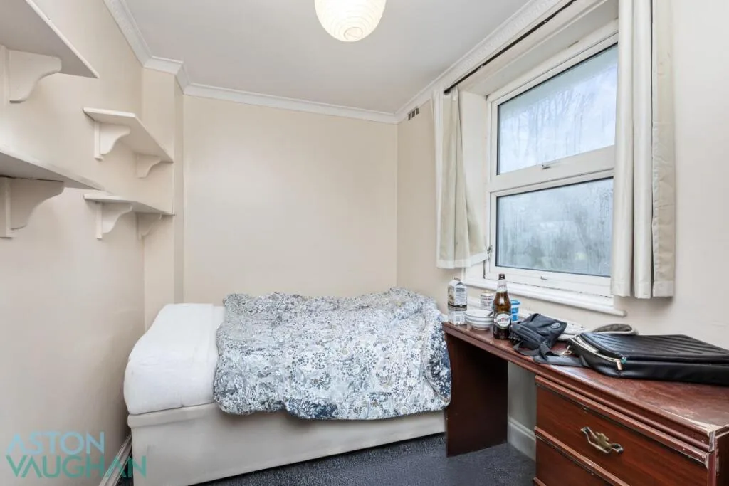 5 bedroom semi-detached house for rent