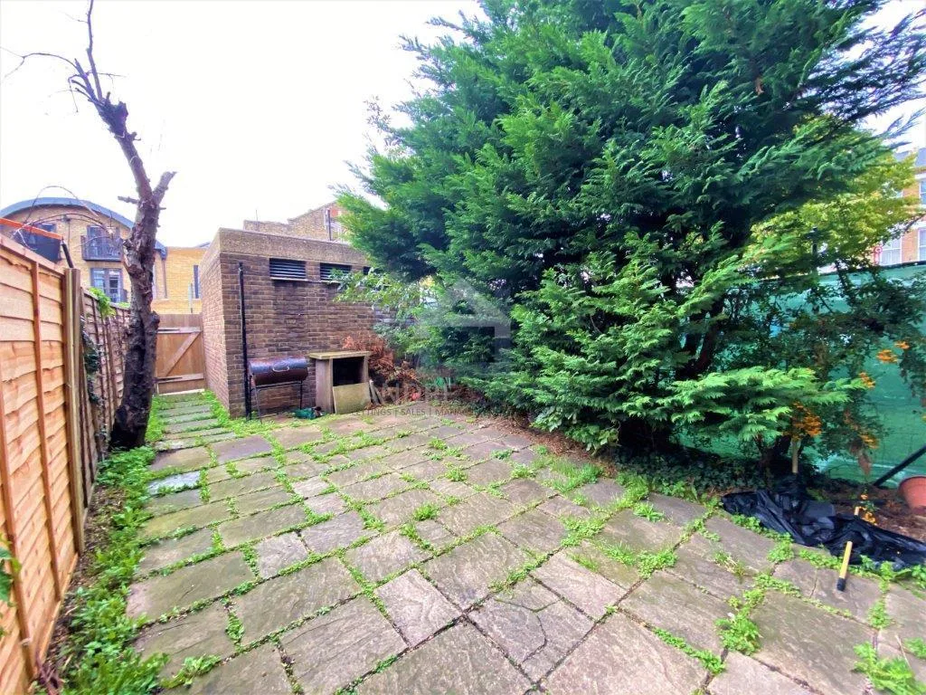 3 bedroom maisonette for rent